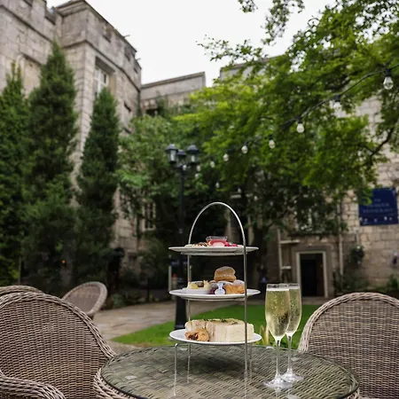 Hazlewood Castle & Εξοχικό σπίτι Tadcaster
